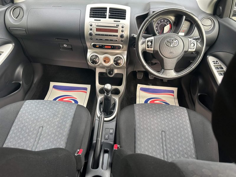 TOYOTA URBAN CRUISER