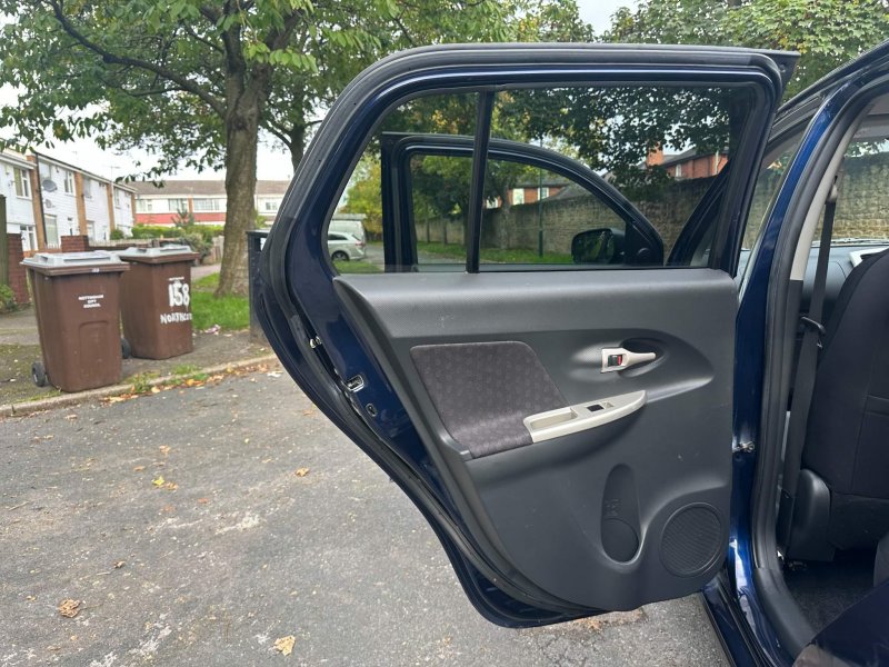TOYOTA URBAN CRUISER