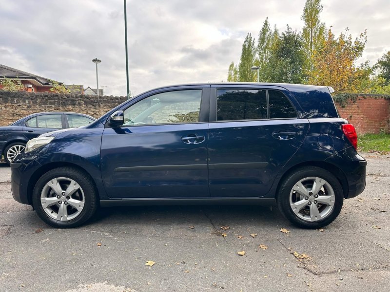 TOYOTA URBAN CRUISER