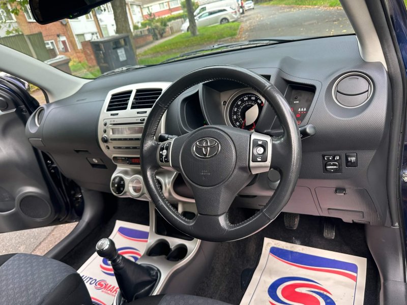 TOYOTA URBAN CRUISER