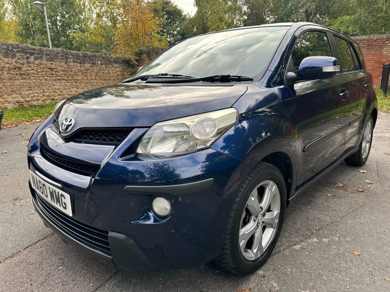 TOYOTA URBAN CRUISER
