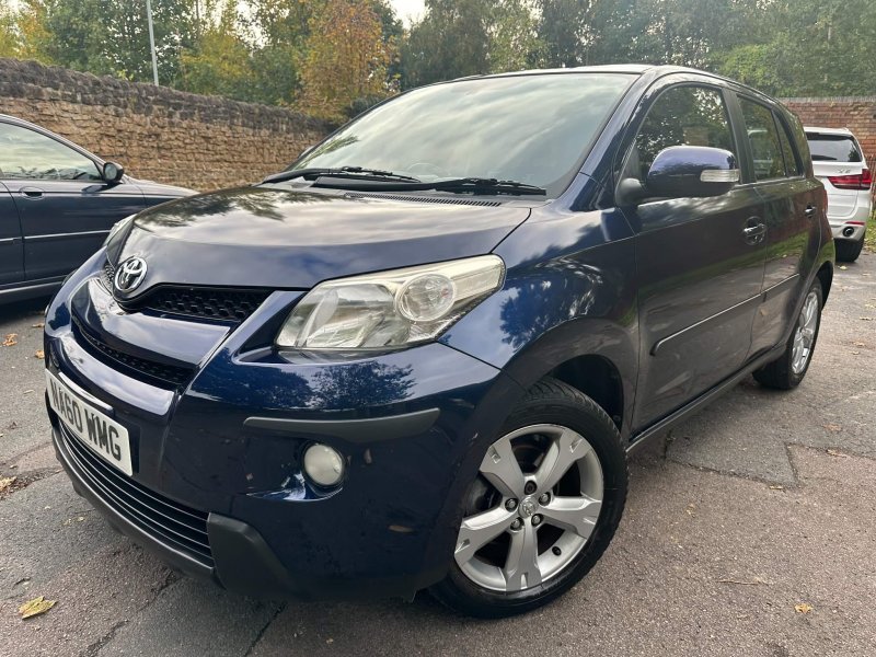 TOYOTA URBAN CRUISER
