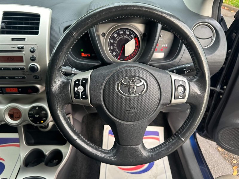 TOYOTA URBAN CRUISER
