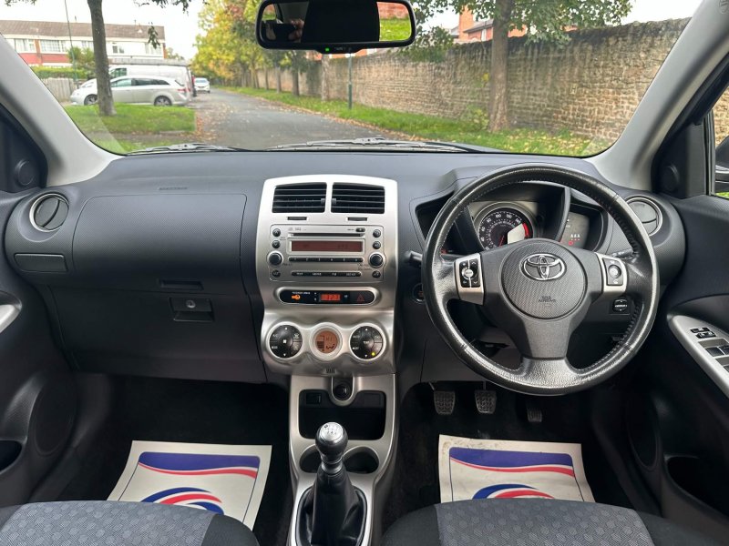 TOYOTA URBAN CRUISER