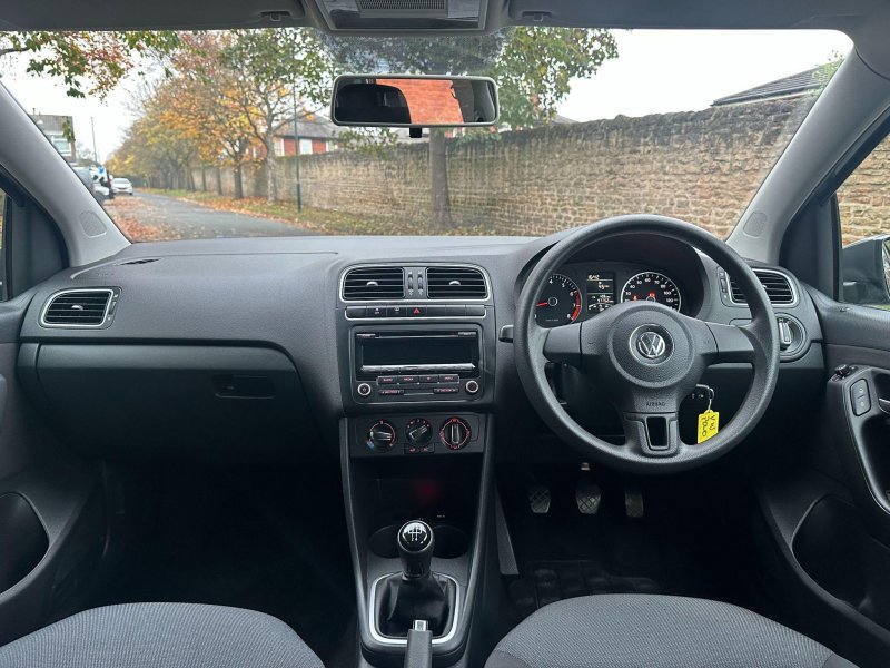 VOLKSWAGEN POLO