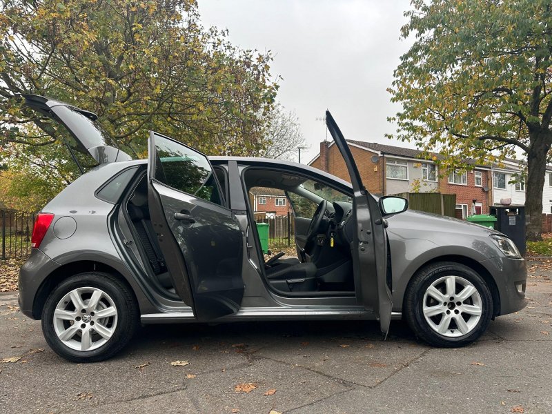 VOLKSWAGEN POLO