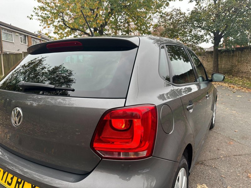 VOLKSWAGEN POLO