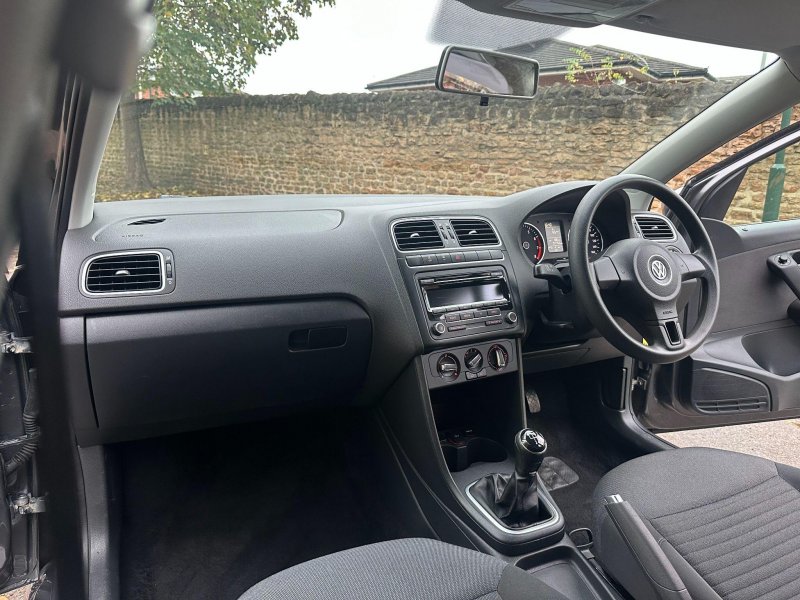 VOLKSWAGEN POLO