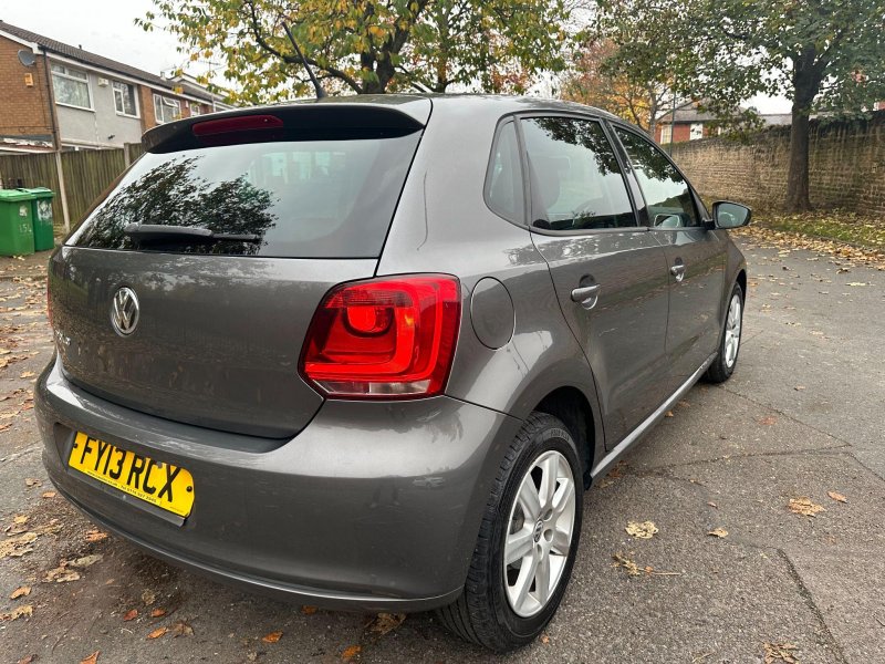 VOLKSWAGEN POLO