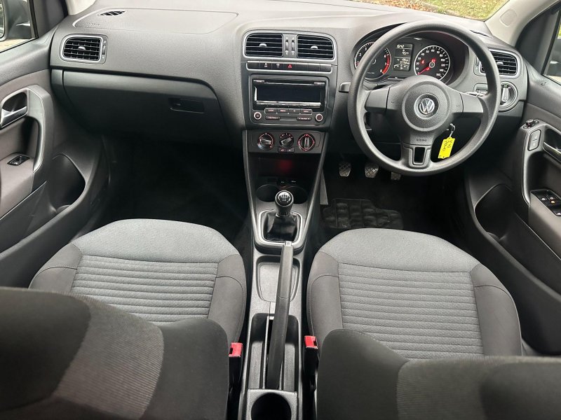 VOLKSWAGEN POLO