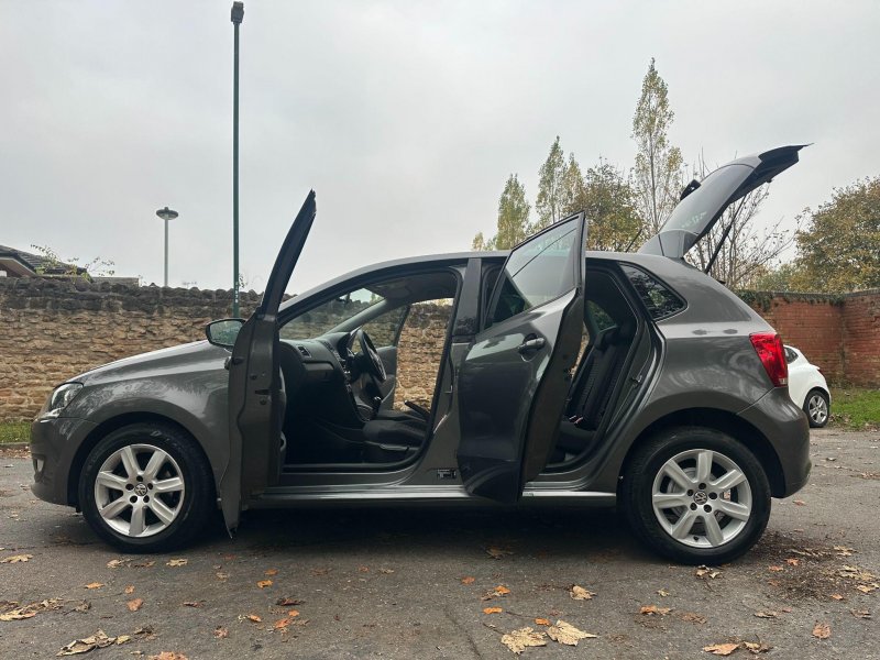 VOLKSWAGEN POLO