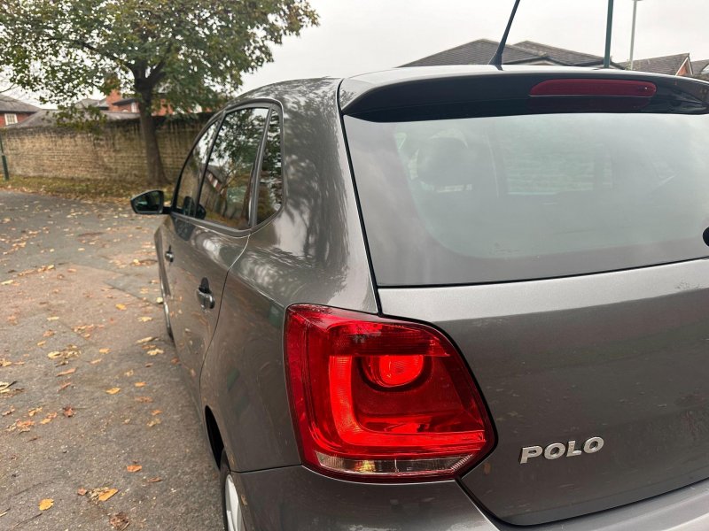 VOLKSWAGEN POLO