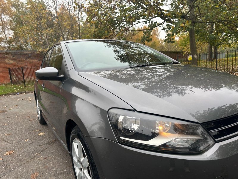 VOLKSWAGEN POLO