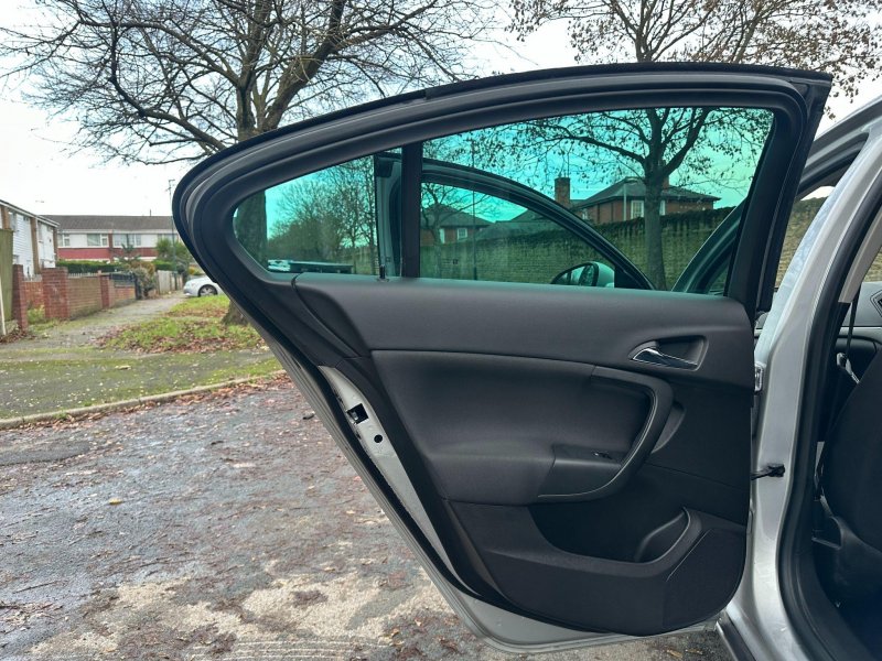 VAUXHALL INSIGNIA