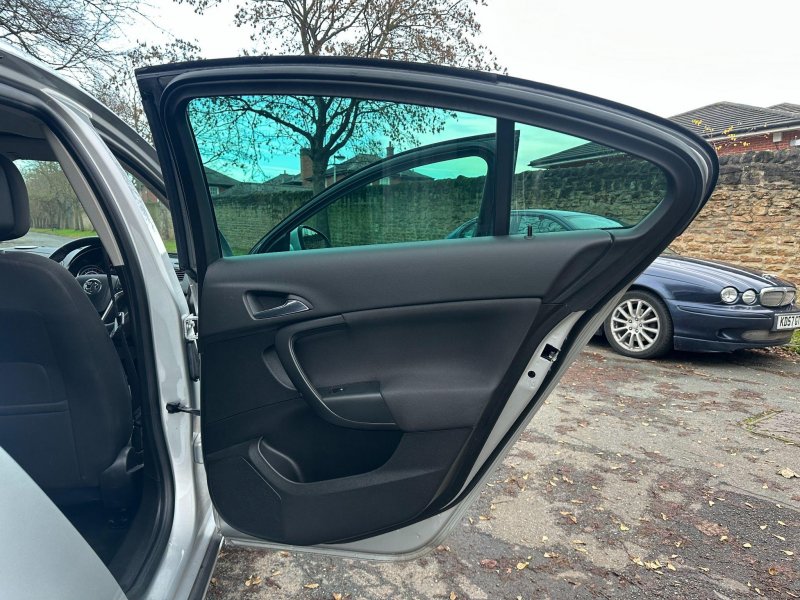 VAUXHALL INSIGNIA