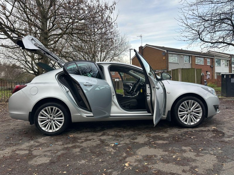 VAUXHALL INSIGNIA