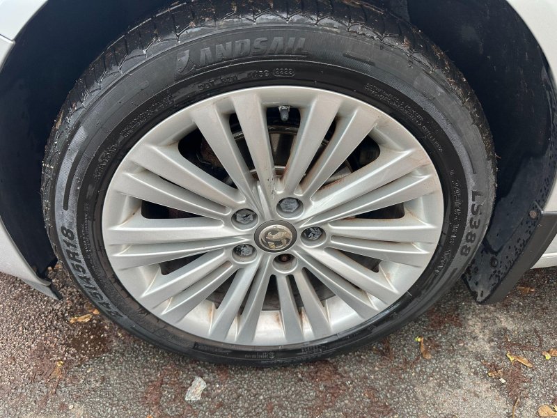 VAUXHALL INSIGNIA