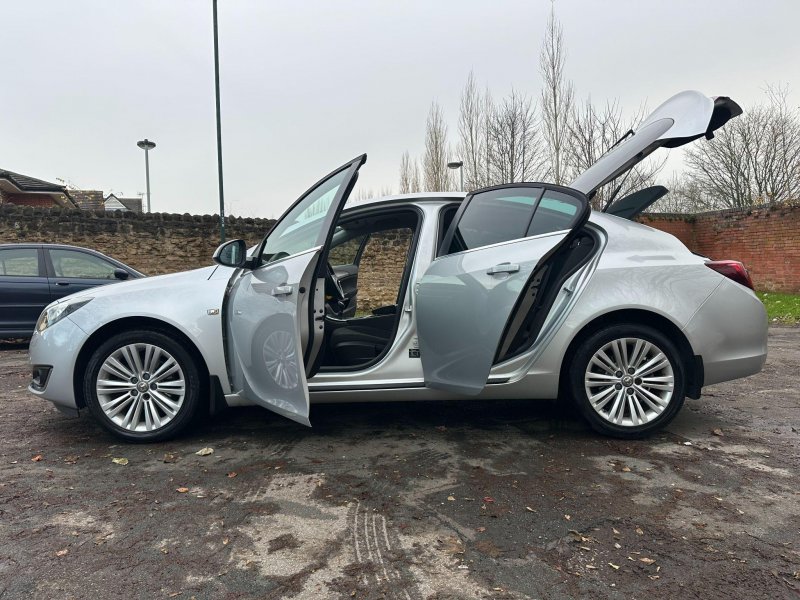 VAUXHALL INSIGNIA