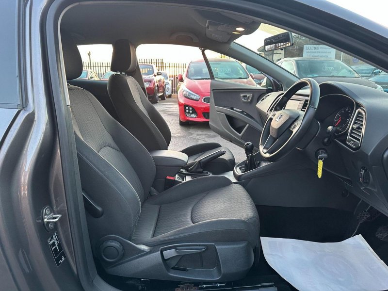 SEAT LEON