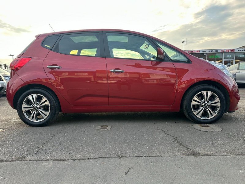 KIA VENGA