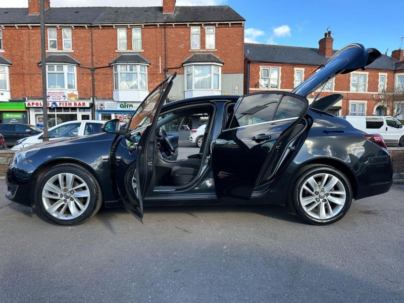 VAUXHALL INSIGNIA