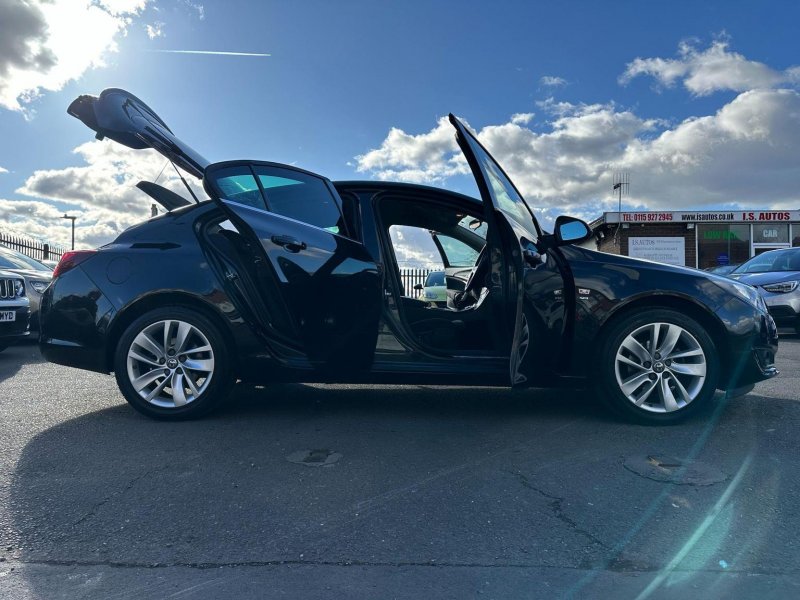 VAUXHALL INSIGNIA