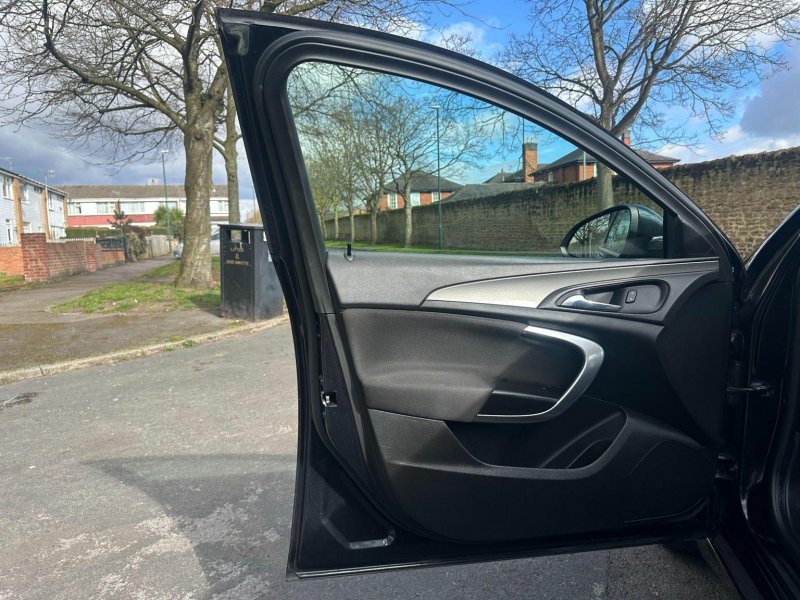 VAUXHALL INSIGNIA